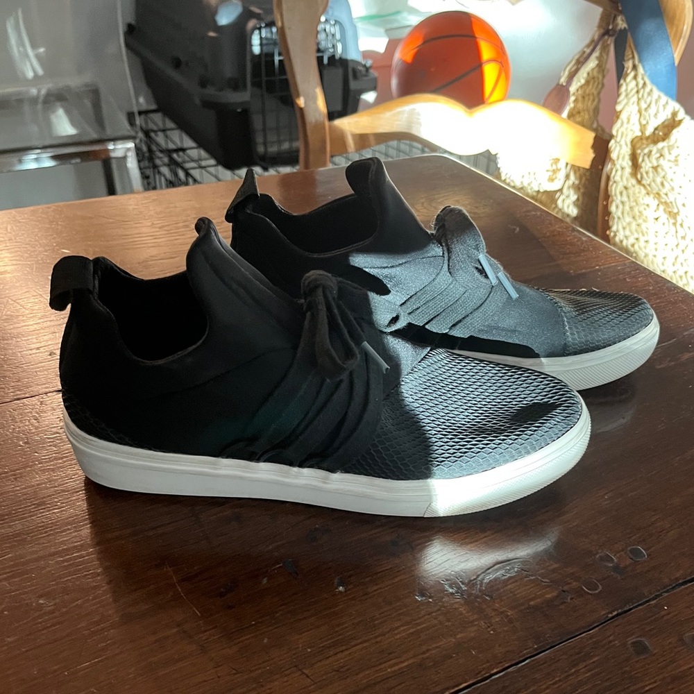 Black Lace up Low Top Sneakers